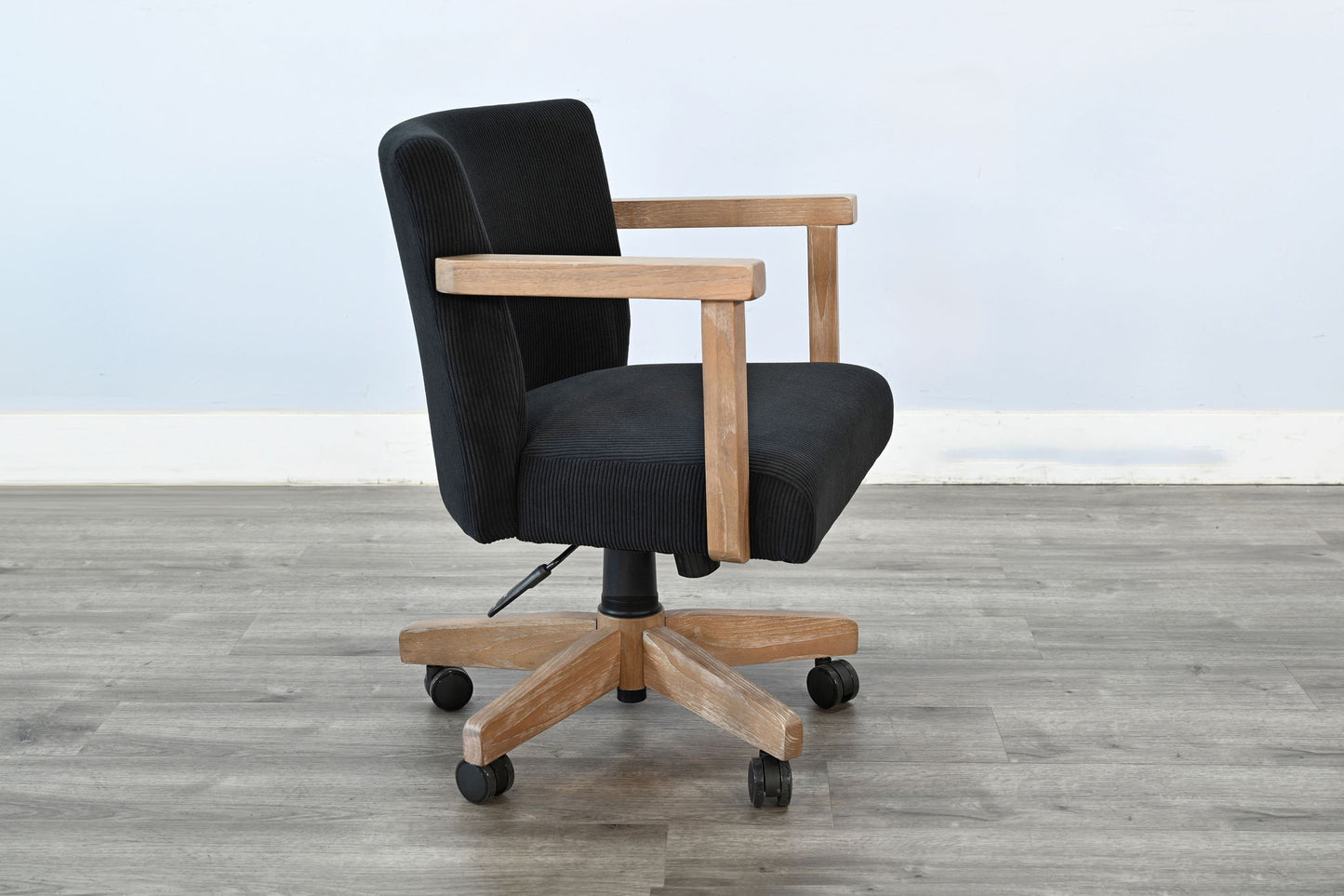Gibson - Game Chair With Casters
