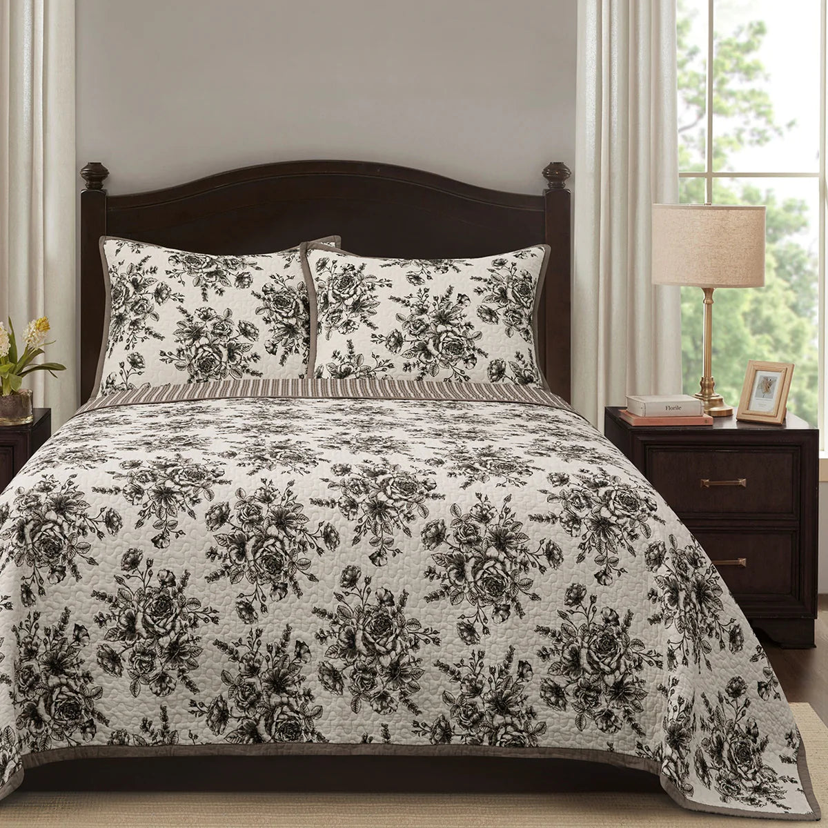 Lyla Floral Reversible Quilt Set