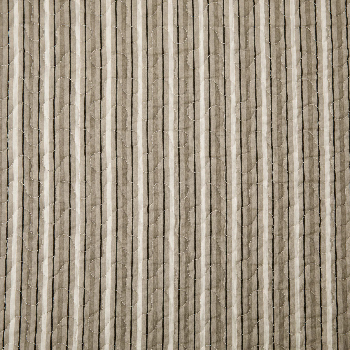 Lyla Floral Reversible Quilt Set