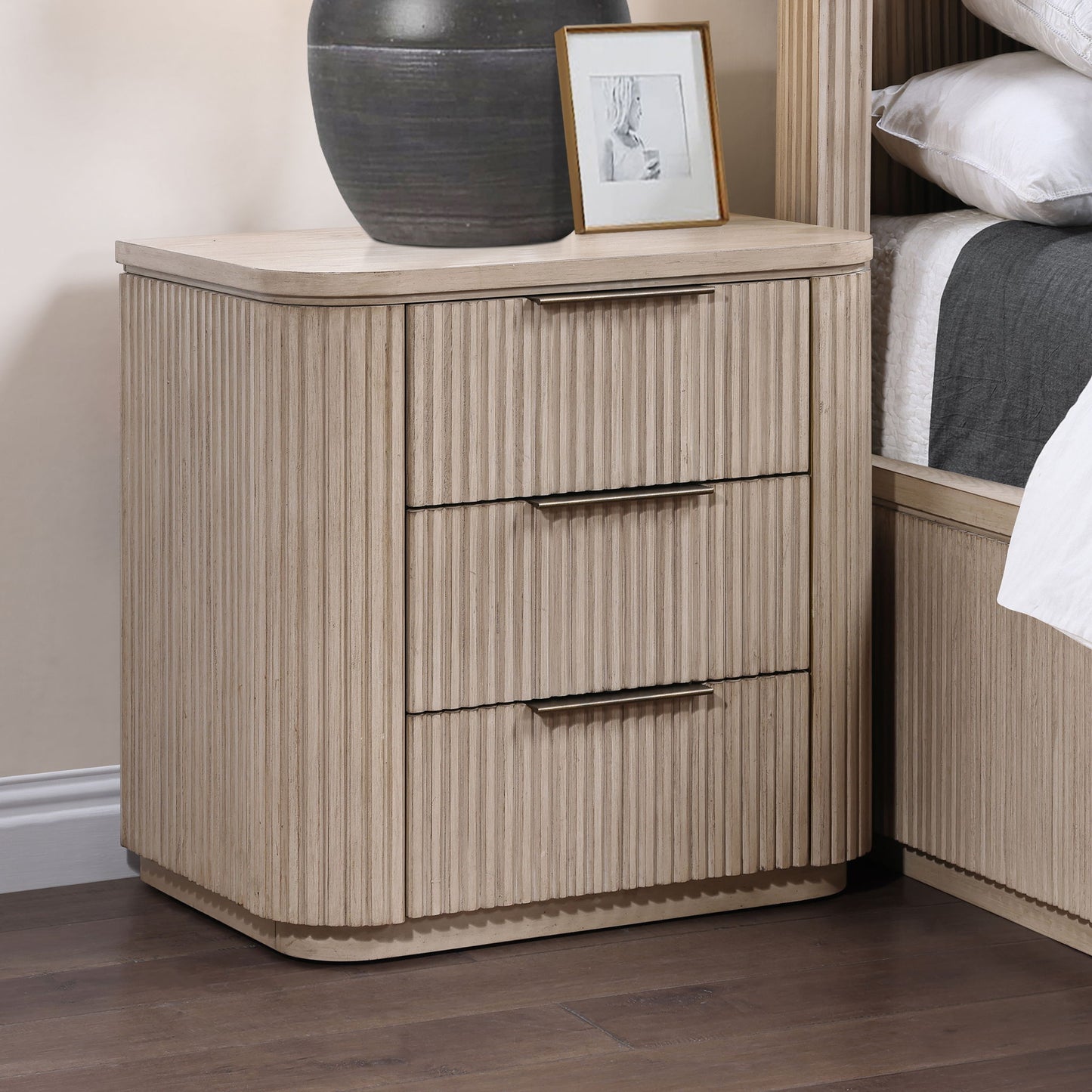 Henry - Nightstand With USB-C