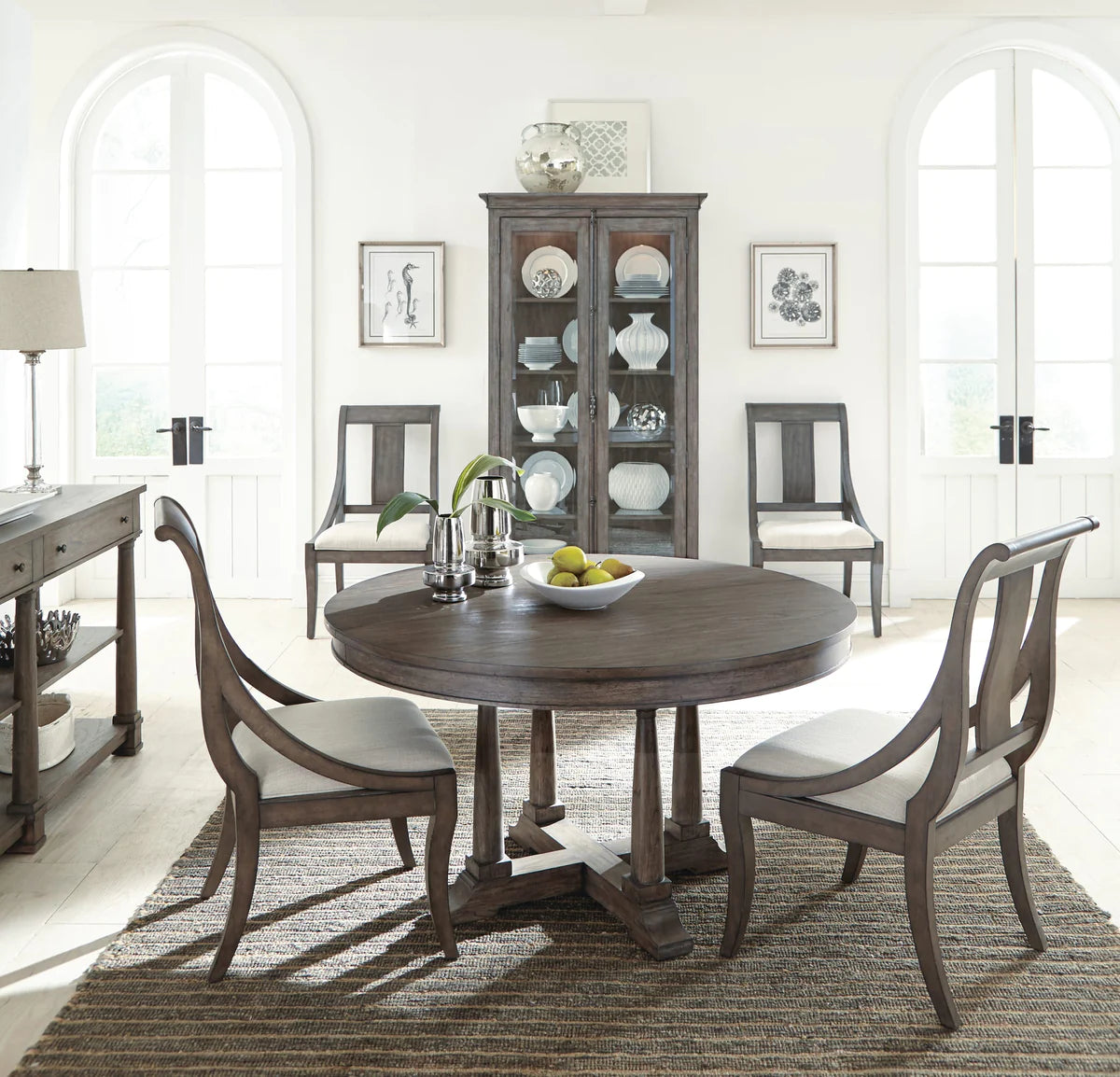 Hekman Lincoln Park Round Pedestal Extension Dining Table